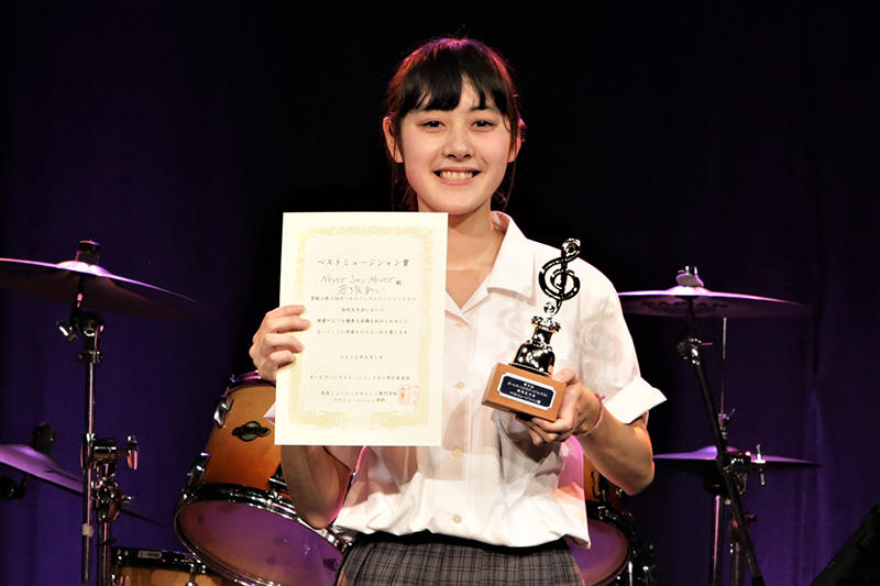 http://www.shobi.ac.jp/news/yoshizuai_neversaynever.jpg